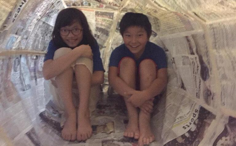 空気膜構造のドームとポテチの袋の構造を知り、自分たちのNewspaper Domeを作成！
