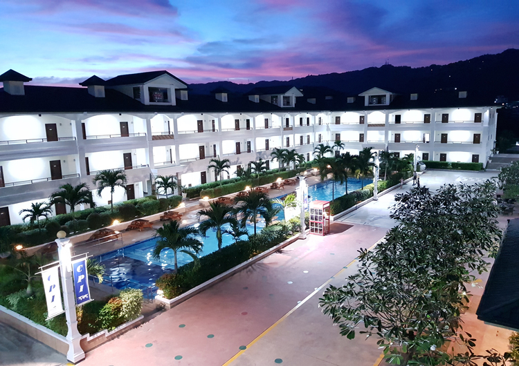 夜のキャンパス風景