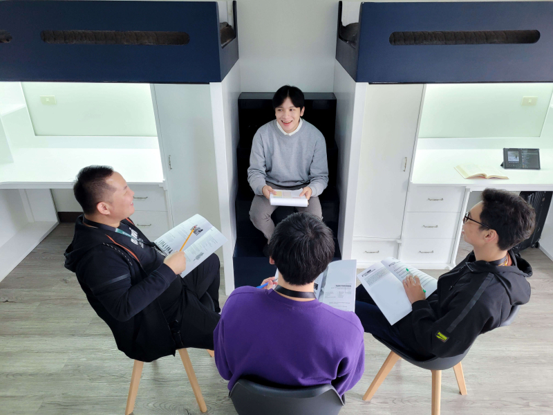 講師と暮らす「3+1英語部屋」で24時間英語漬け！