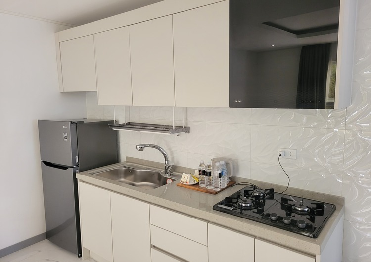 外部ホテル寮キッチン付きの様子