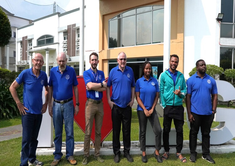 ネイティブ講師と日常的に英語を学ぶ