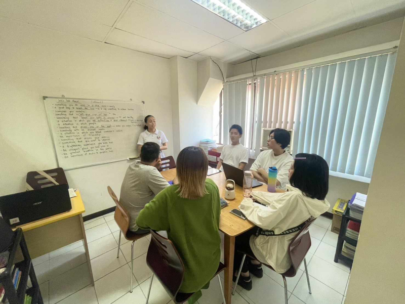 グループレッスンでは、自分のレベル・目的に合わせたクラスを選択。英語でのコミュニケーションスキルが自然とアップ。