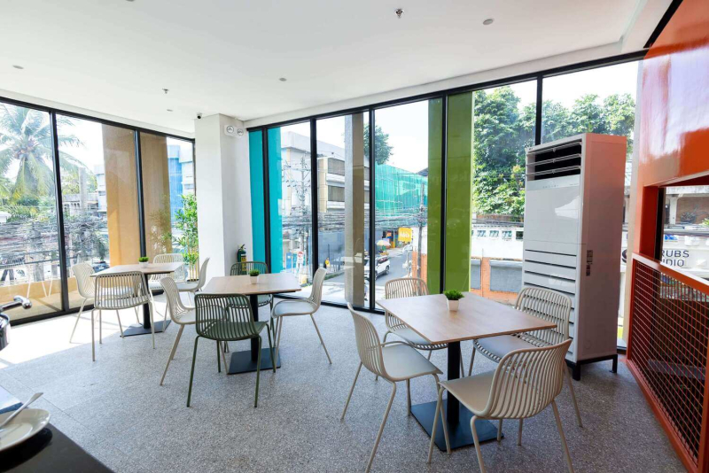 スタンダードホテル寮 テラス席